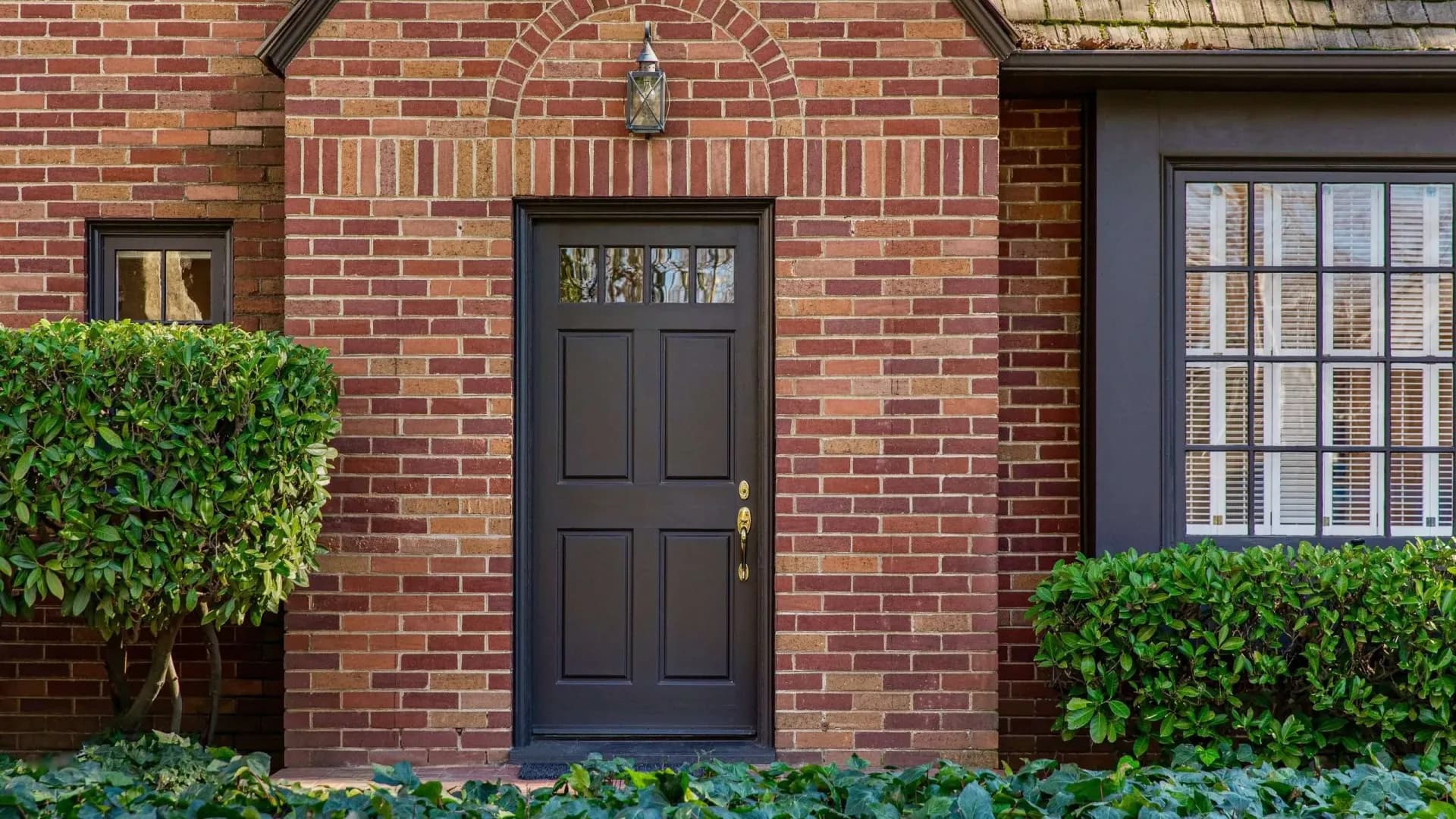 Poor Door Installation Problems That Can Arise In Herriman, UT